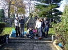 Porządkujemy groby Legionistów i harcerzy na Cmentarzu Podgórskim - 22.X.2008